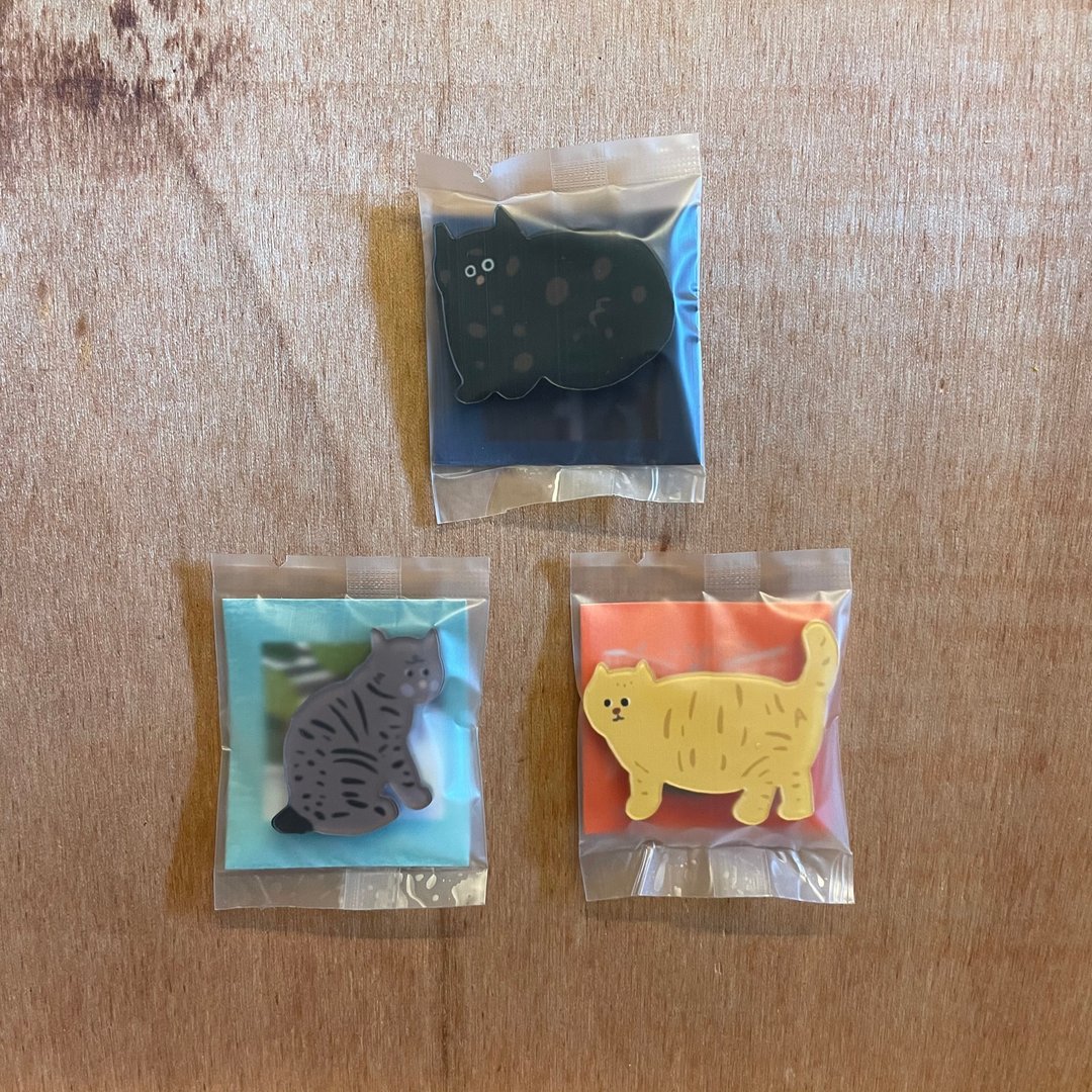 宝藏岩村猫厚切压克力别针/ 3款 - 钥匙链/钥匙包 - 压克力 多色