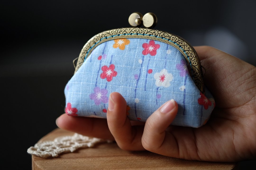 CaCa Crafts | 9.5cm 和风口金包【樱花】 - 零钱包 - 棉．麻 