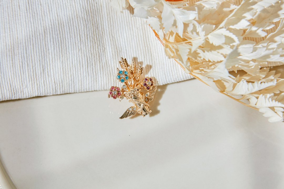 【美国带回 西洋古董饰品】1960年代复古Coro 春季花卉 典雅胸针 - 胸针 - 其他金属 