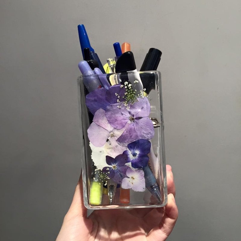 Oone_n_Only Handmade 押花笔筒 (大SIZE) - 笔筒/笔座 - 塑料 