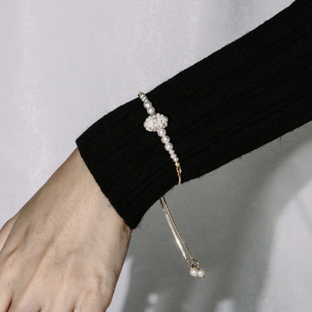 Papanași Bracelet 甜面圈珍珠手链 - 耳环/耳夹 - 珍珠 白色