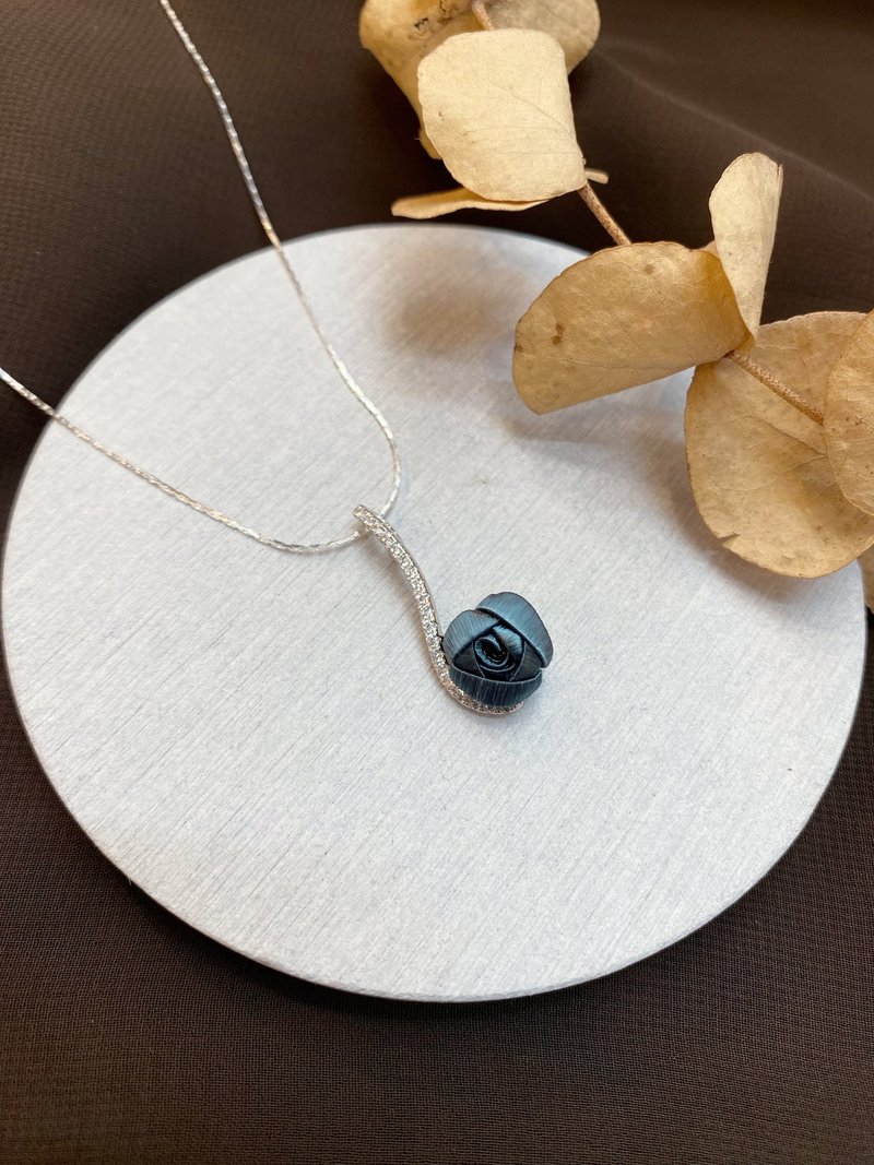 【送礼首选】Re-Re蚕丝金工—石墨绿流线项链 - 项链 - 丝．绢 绿色