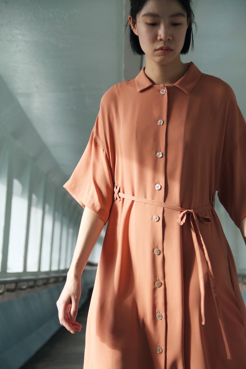 凉感 shelly dress - 珊瑚橙 - 洋装/连衣裙 - 聚酯纤维 橘色