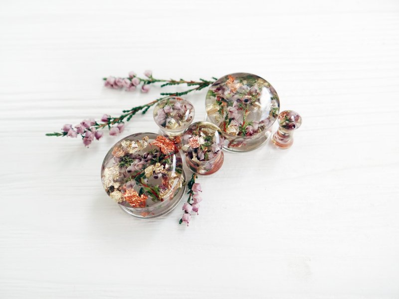Heather plugs earrings Ear gauges Resin earring Floral Real flower earring 2g 0g - 耳环/耳夹 - 植物．花 紫色