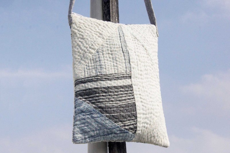 生日礼物 母亲节礼物 限量一件 手缝纱丽布侧背包 / 手工绣花斜背包 / 手工刺绣肩背包 / 手缝蓝染包 / indigo斜背包 - 大理石纹 蓝染自然蓝色天空 - 侧背包/斜挎包 - 棉．麻 蓝色