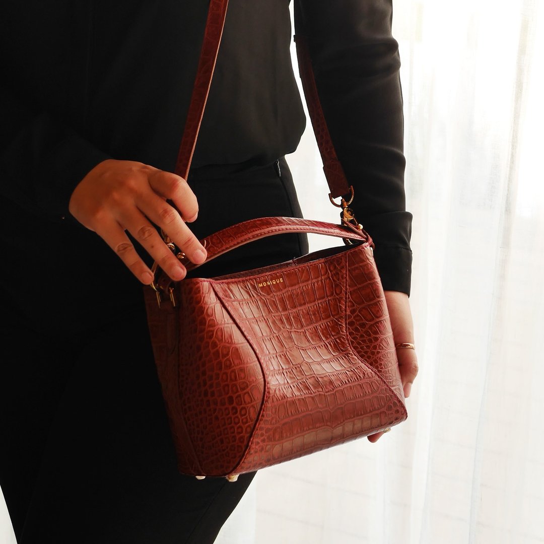 MONIQUE Alexis Mini Top-handle Bag in Dark Red Croc-embossed Leather - 手提包/手提袋 - 真皮 红色