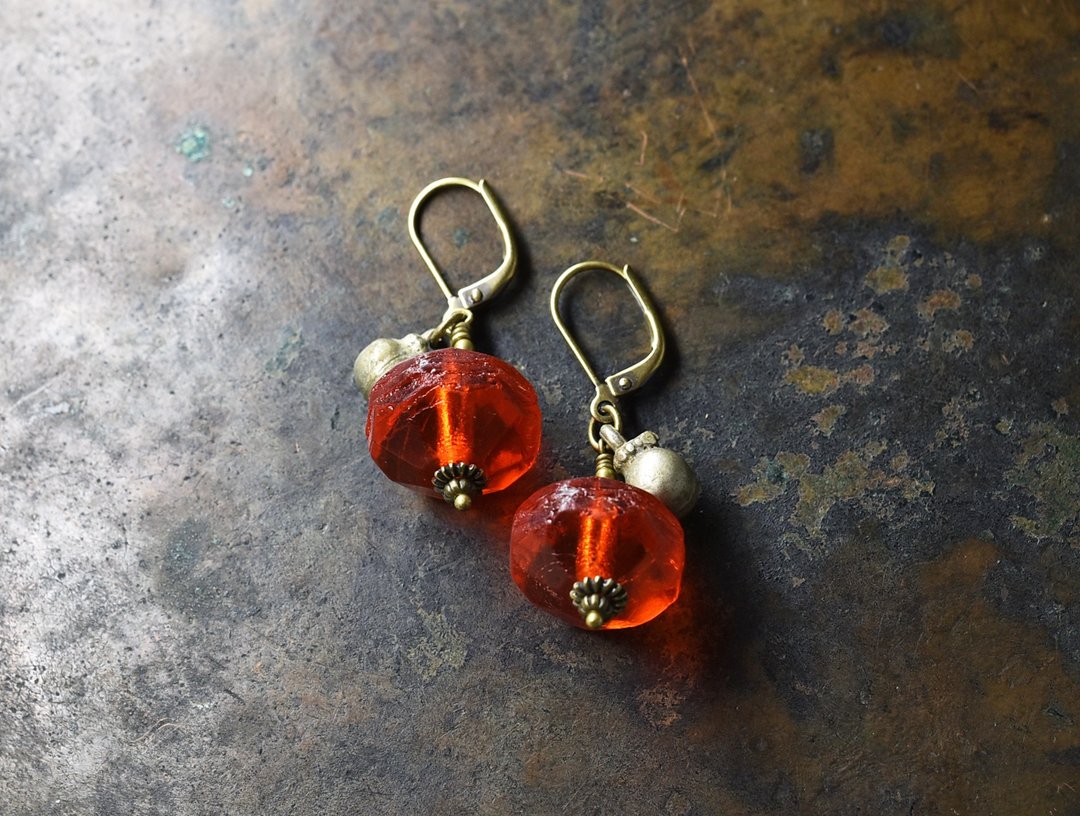 Vermilion abacus type antique bohemia beads and folk bell earrings - 耳环/耳夹 - 玻璃 红色