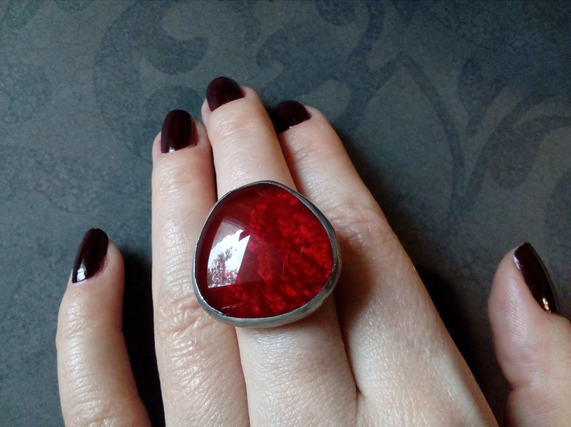 BIG red Glass ring. Scarlet witch aesthetic. glass tiffany fused vermeil ring. - 戒指 - 玻璃 红色