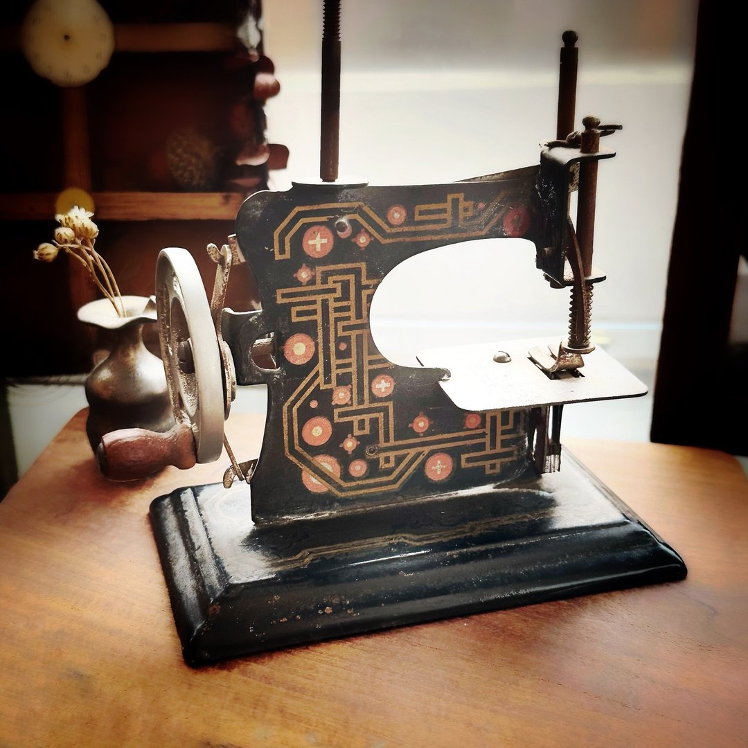 1920年代 装饰艺术Art deco 古董小缝纫机 - 摆饰 - 其他金属 黑色