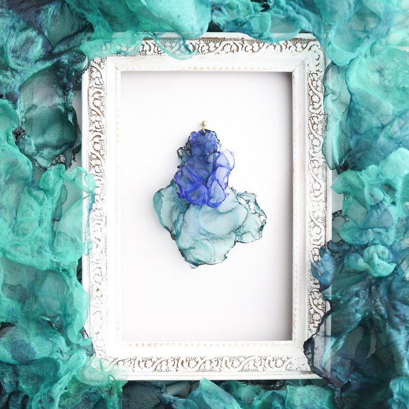 Midnight Forest Blue and Green Shaking Art Earrings - 耳环/耳夹 - 其他人造纤维 绿色