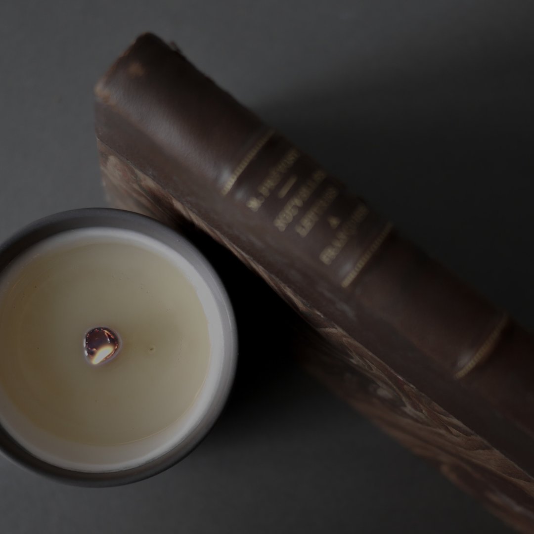 旧硬皮书 - 过去 / 回忆系列 | 香氛蜡烛 | 40小时放松时刻 - 蜡烛/烛台 - 蜡 黑色