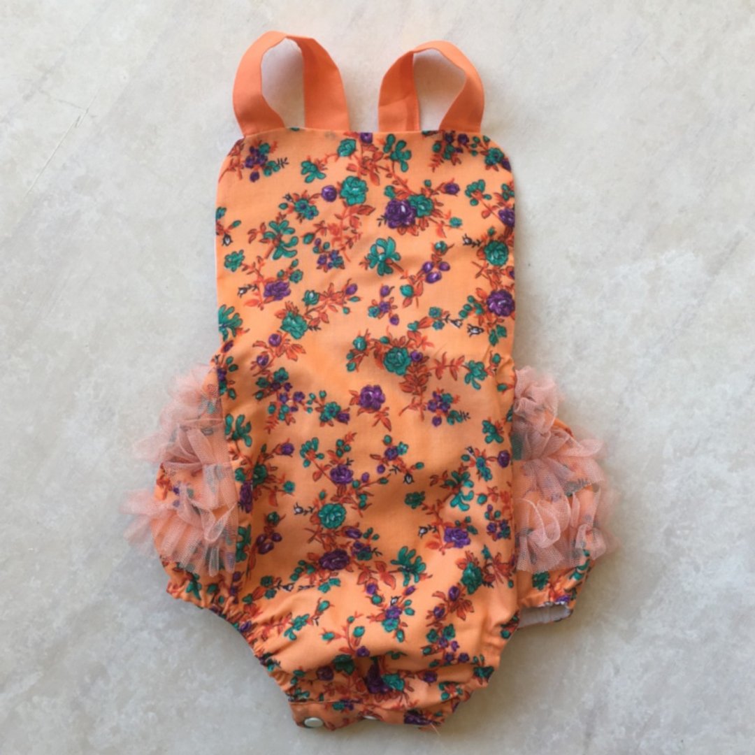 Baby Girls Ruffle Romper Onesie Overalls in Peach Flowers - 包屁衣/连体衣 - 棉 橘色
