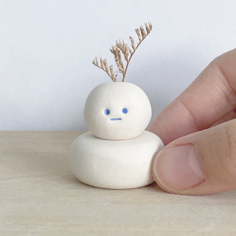 BUGS | 迷你花器 | 桌上风景 | 香薰油扩香石 |  baby snowman - 花瓶/陶器 - 陶 白色