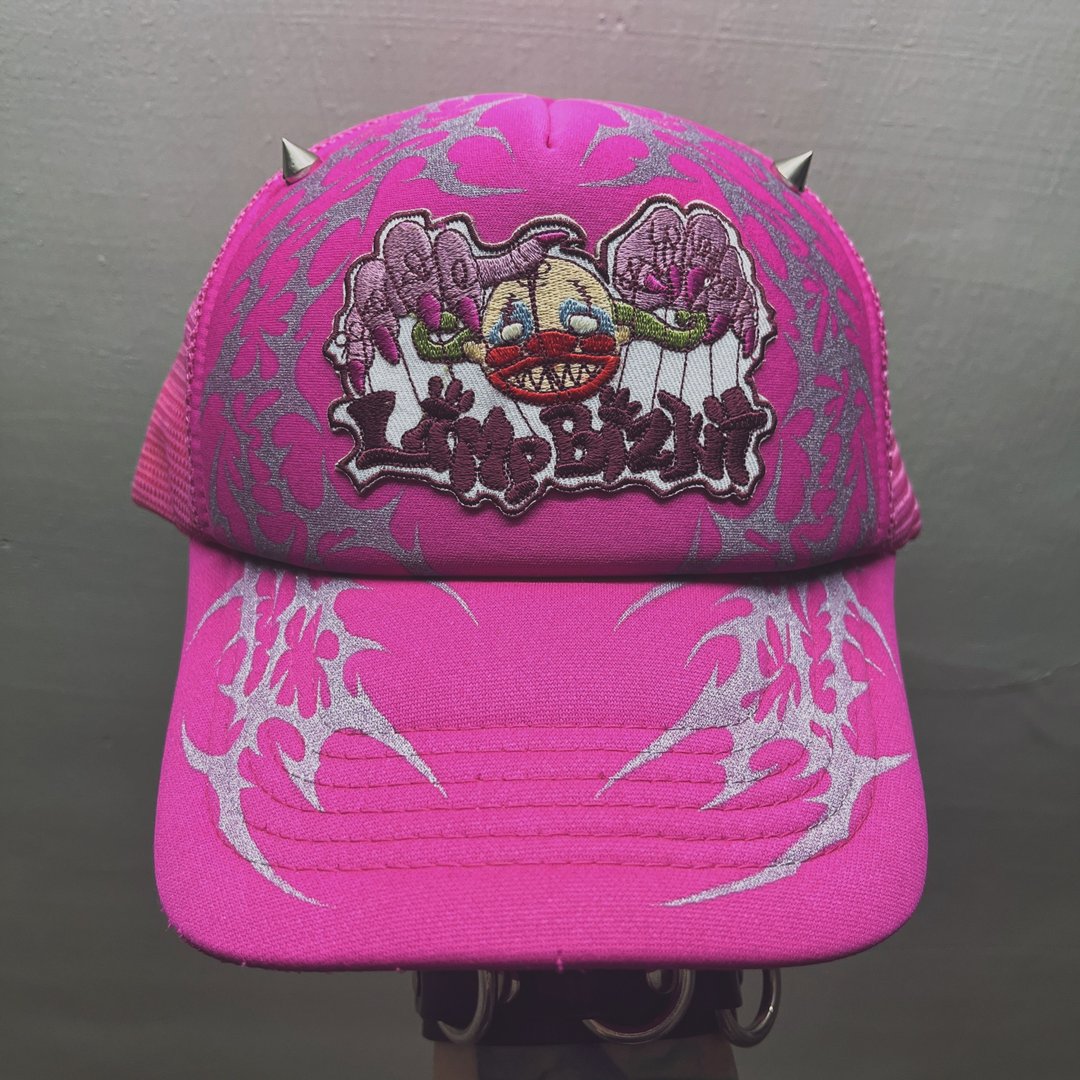 Slipknot乐团老布章cybersigilism图腾手绘DIY铆钉桃红网帽卡车帽 - 帽子 - 尼龙 粉红色