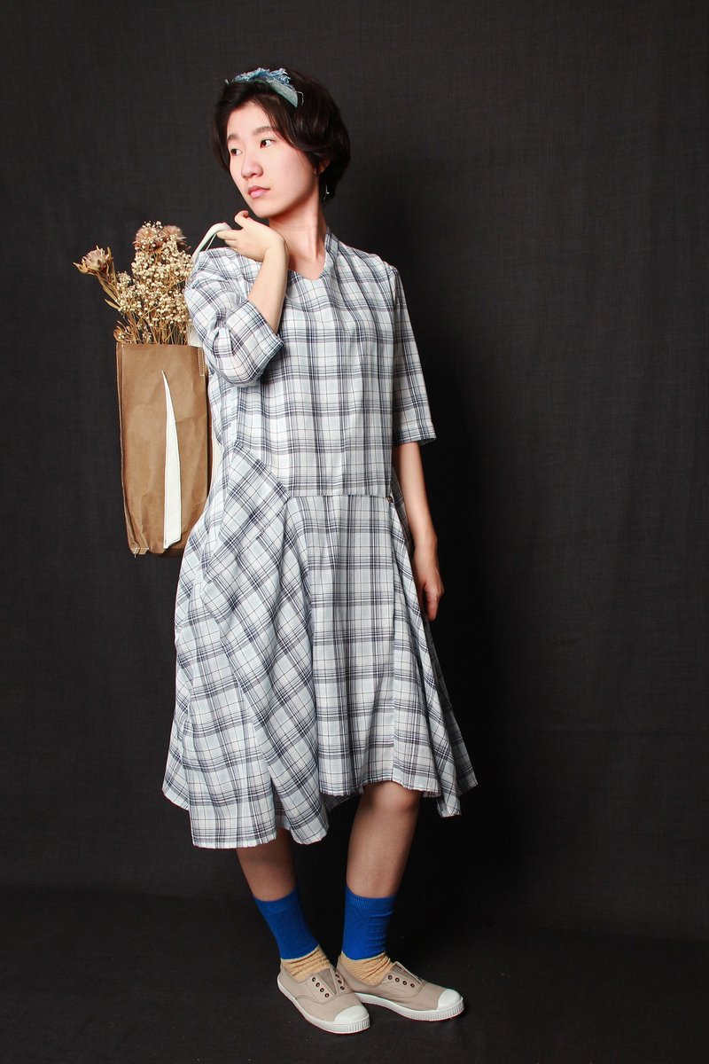 And - 童年记忆 - 后扣子长袖格纹洋装 - 洋装/连衣裙 - 棉．麻 蓝色