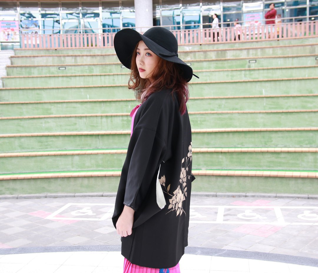 Back to Green::日本带回和服 秋冬手绘低调梅花 ♡近全新♡ vintage kimono (KD-76) - 女装休闲/机能外套 - 丝．绢 黑色