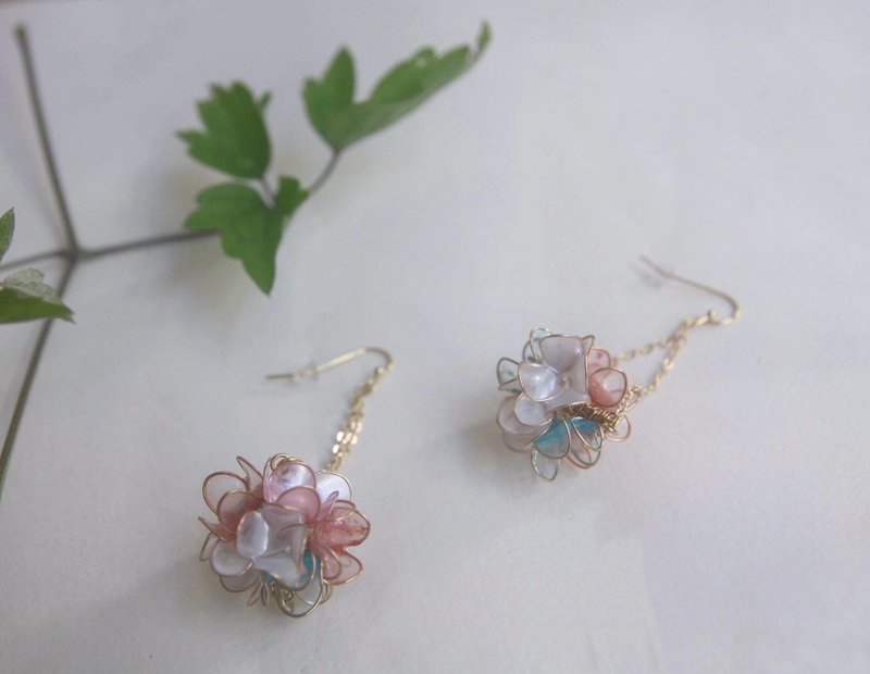 白色恋人 流苏球 树脂耳勾 /耳夹可 - 耳环/耳夹 - 树脂 白色