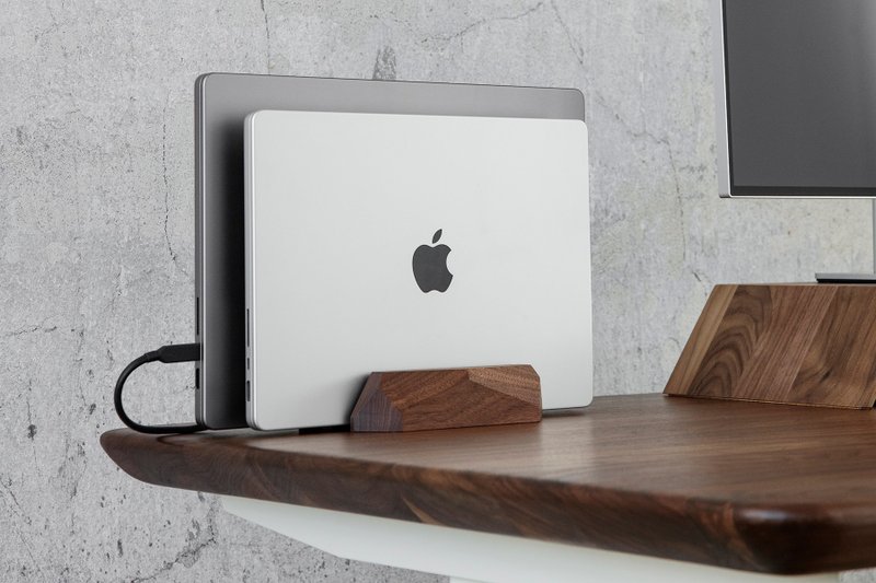 双笔记型电脑底座 - MacBook 垂直支架，可容纳两台笔记型电脑 - 电脑配件 - 木头 咖啡色