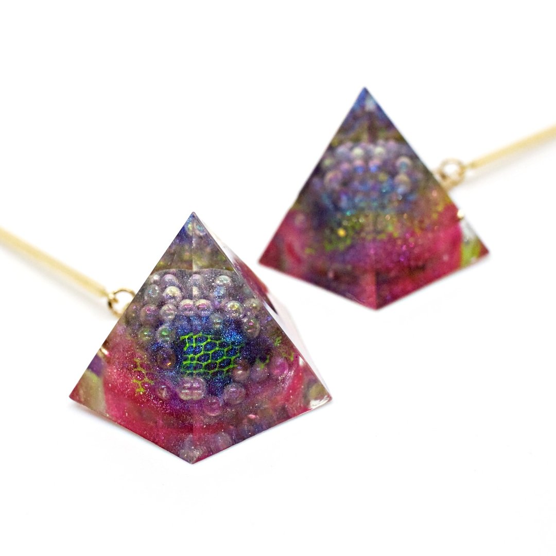 Pentagon Dome Dangle Earrings (Mizuhama Alien) - 耳环/耳夹 - 树脂 多色