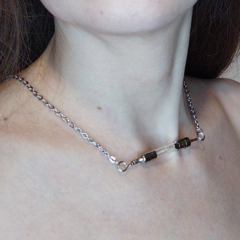 玻璃真空管首饰回收。 生物力学扼流圈。 蒸汽朋克项链 - 项链 - 其他材质 银色