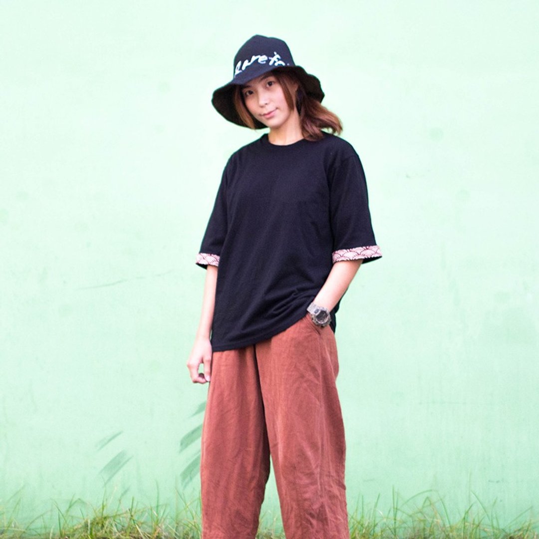 小牛村 Calf Village × Rarefor 男女 四季穿搭神器 手感宽松 短袖棉T恤 五分袖 七分袖 吊肩中性版 {青海波-酒红} 【R-04】 - 中性连帽卫衣/T 恤 - 棉 黑色