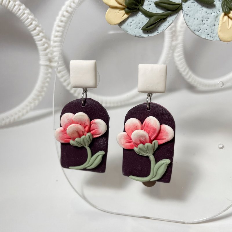 耳钉，红、白色、紫底座。 - 耳环/耳夹 - 其他材质 多色