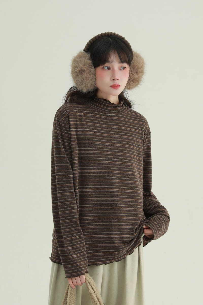咖啡色 肉桂卷 木耳邊條紋內搭T恤 復古半高領長袖針織上衣 - 女装 T 恤 - 棉．麻 咖啡色