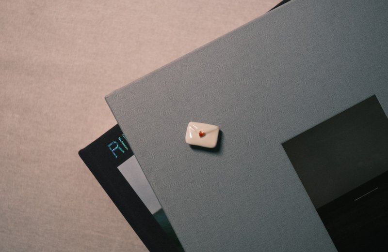 情人节限定饰品 Love Letter 扣针 项链 两用 - 花瓶/陶器 - 瓷 多色