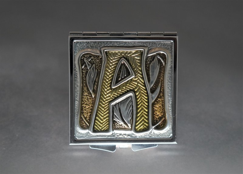 锡雕 个人专属字母  头文字A随身镜  随时整理仪容的好帮 - 名片夹/名片盒 - 其他金属 银色