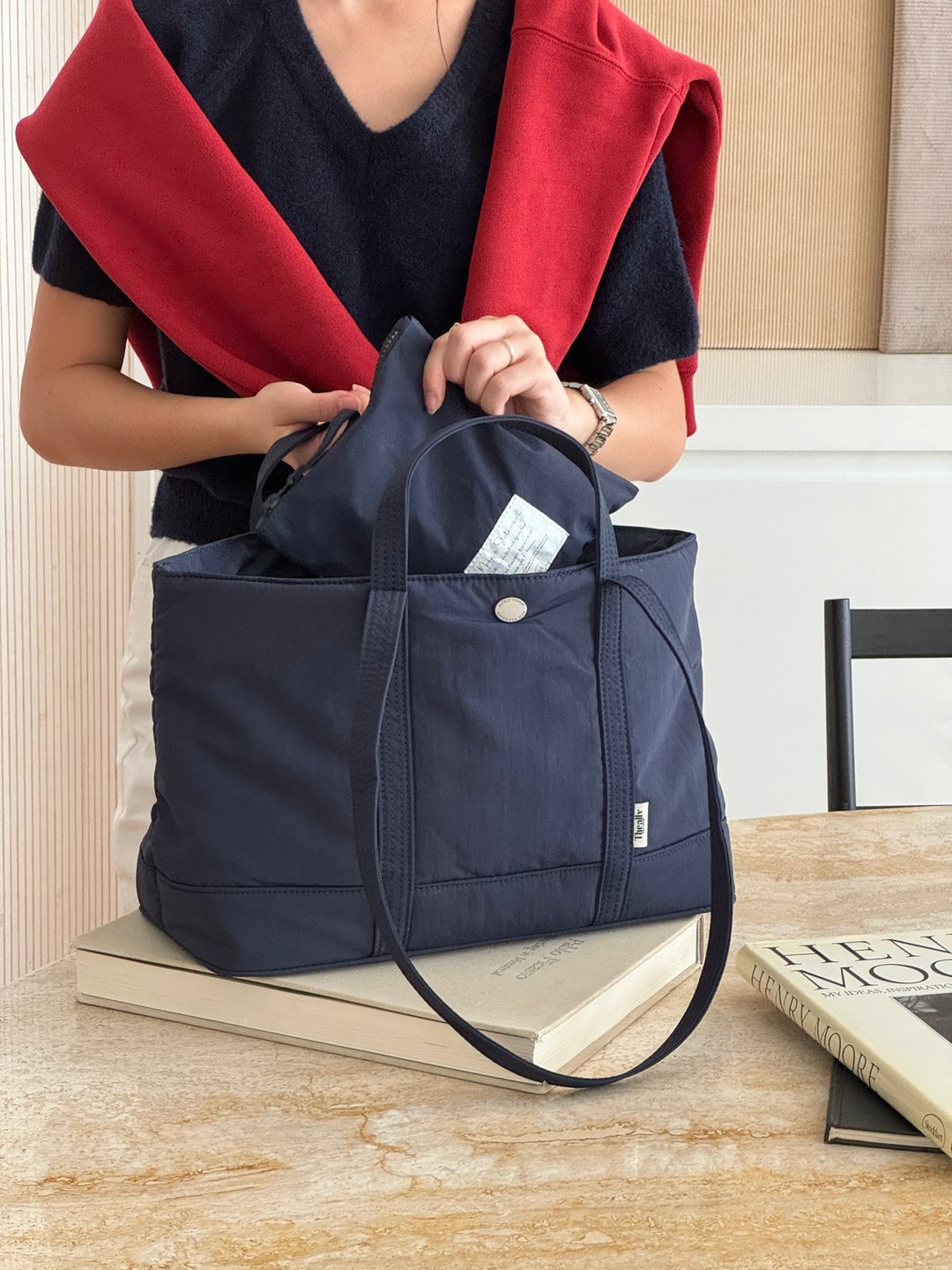 韩国 The Ally | 秋冬MOLLY BAG (附化妆小包) | 运动包 | 深蓝色 - 手提包/手提袋 - 聚酯纤维 蓝色