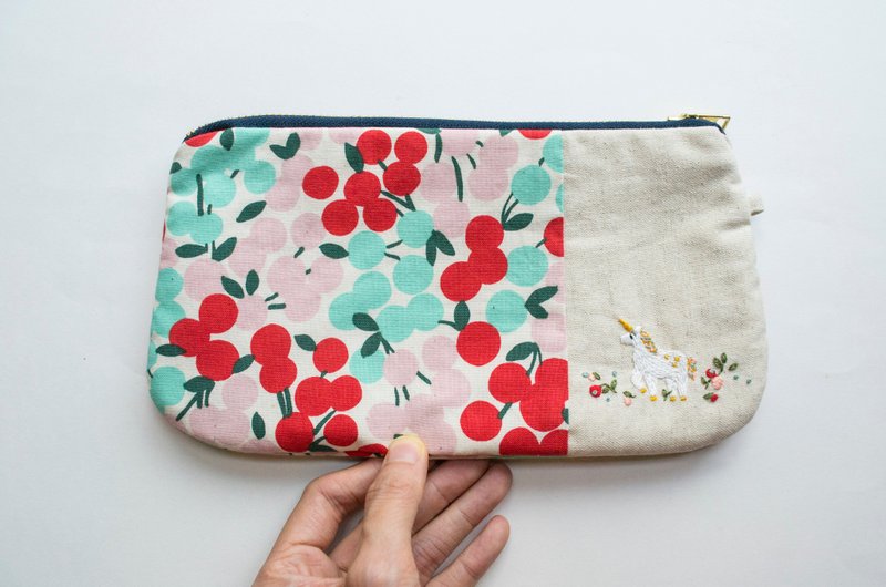 独角兽 Unicorn Embroidered Zip Pouch- Wishwell Cheery Blossom Print - 化妆包/杂物包 - 棉．麻 多色