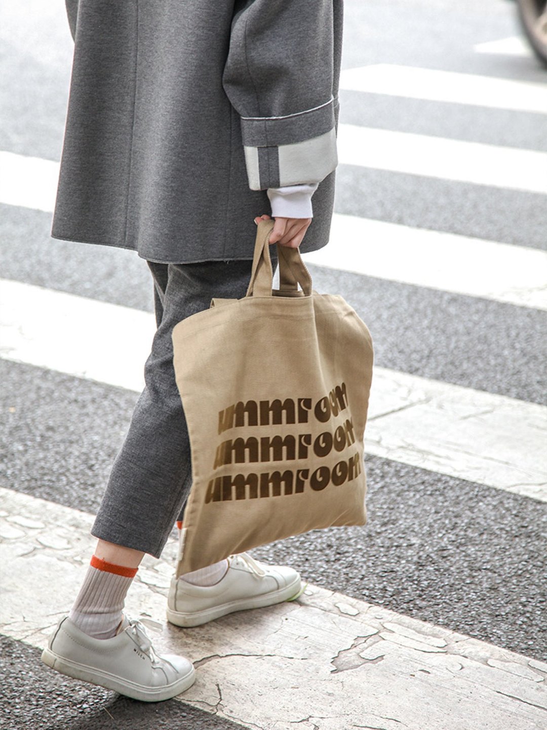 EMO TOTEBAG 情緒表達 超大容量 側背包 可斜挎 逛街包 牛奶咖啡 - 侧背包/斜挎包 - 棉 