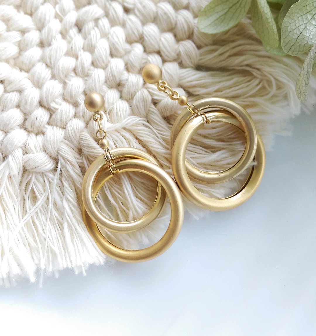 Vintage Jewelry 西洋古董饰品 哑光 垂坠 摩登双圈 针式耳环 - 耳环/耳夹 - 其他金属 金色