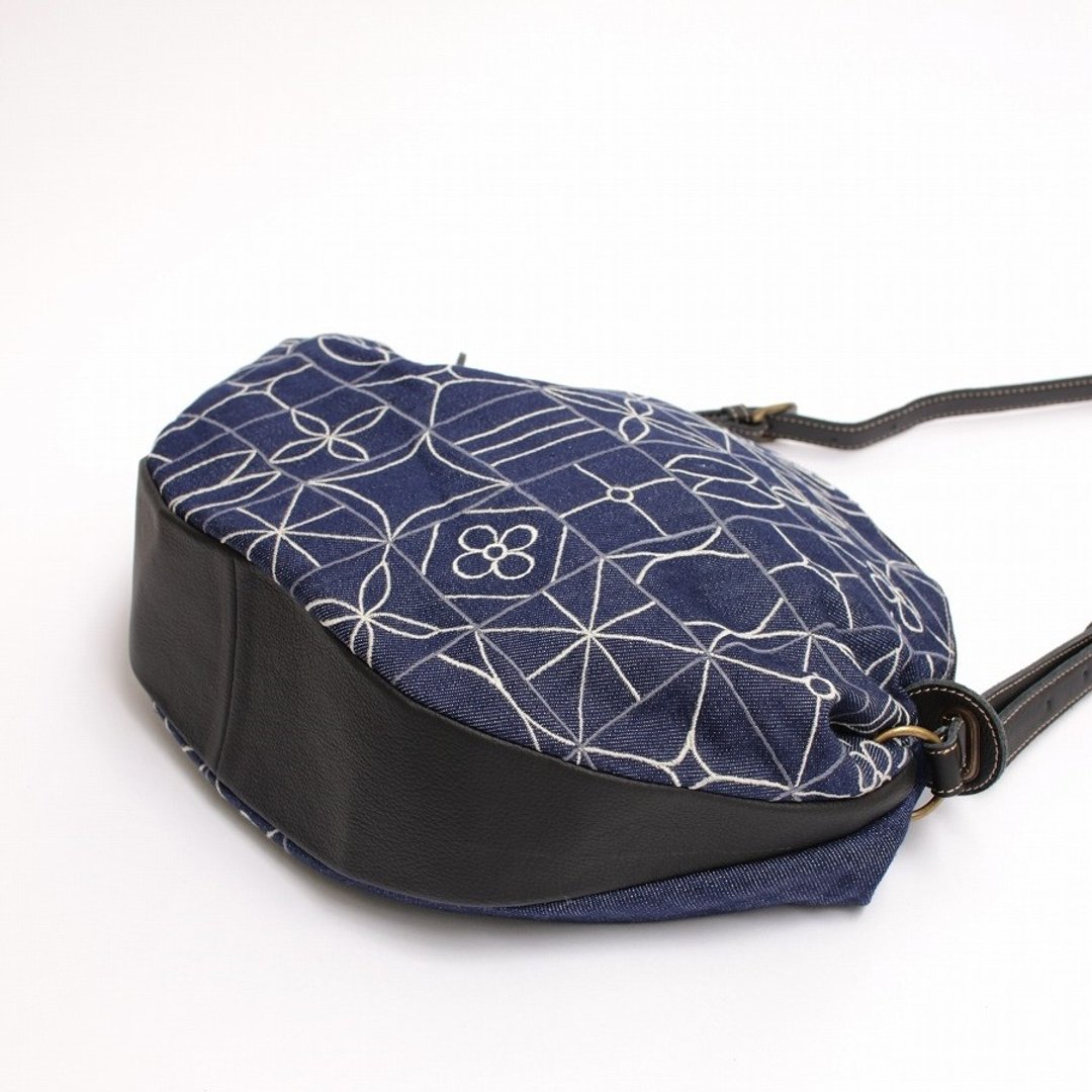 Square tile embroidery / shoulder bag - 侧背包/斜挎包 - 棉 蓝色