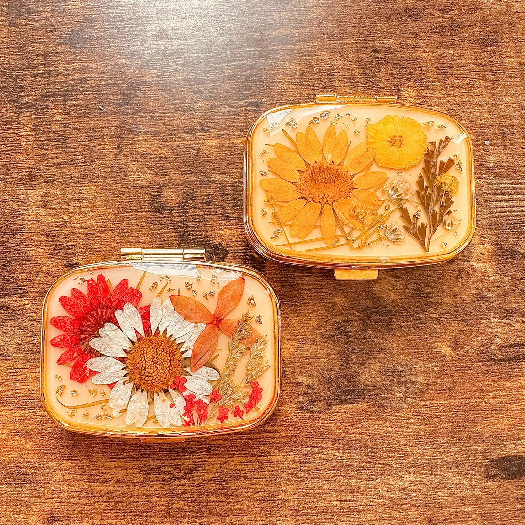 Pressed Flower Pill Case | Small accessory case | Real Flower - 收纳用品 - 其他金属 金色