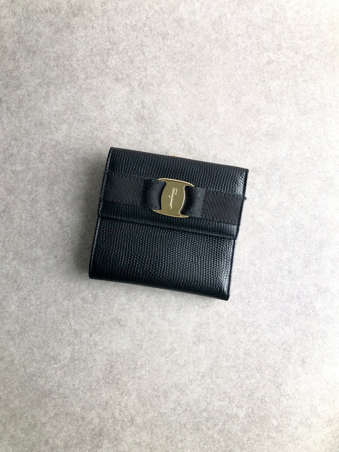 【日本直送，品牌二手包】Salvatore Ferragamo Vara 双折钱包，黑口金包， ksyfms - 皮夹/钱包 - 防水材质 黑色