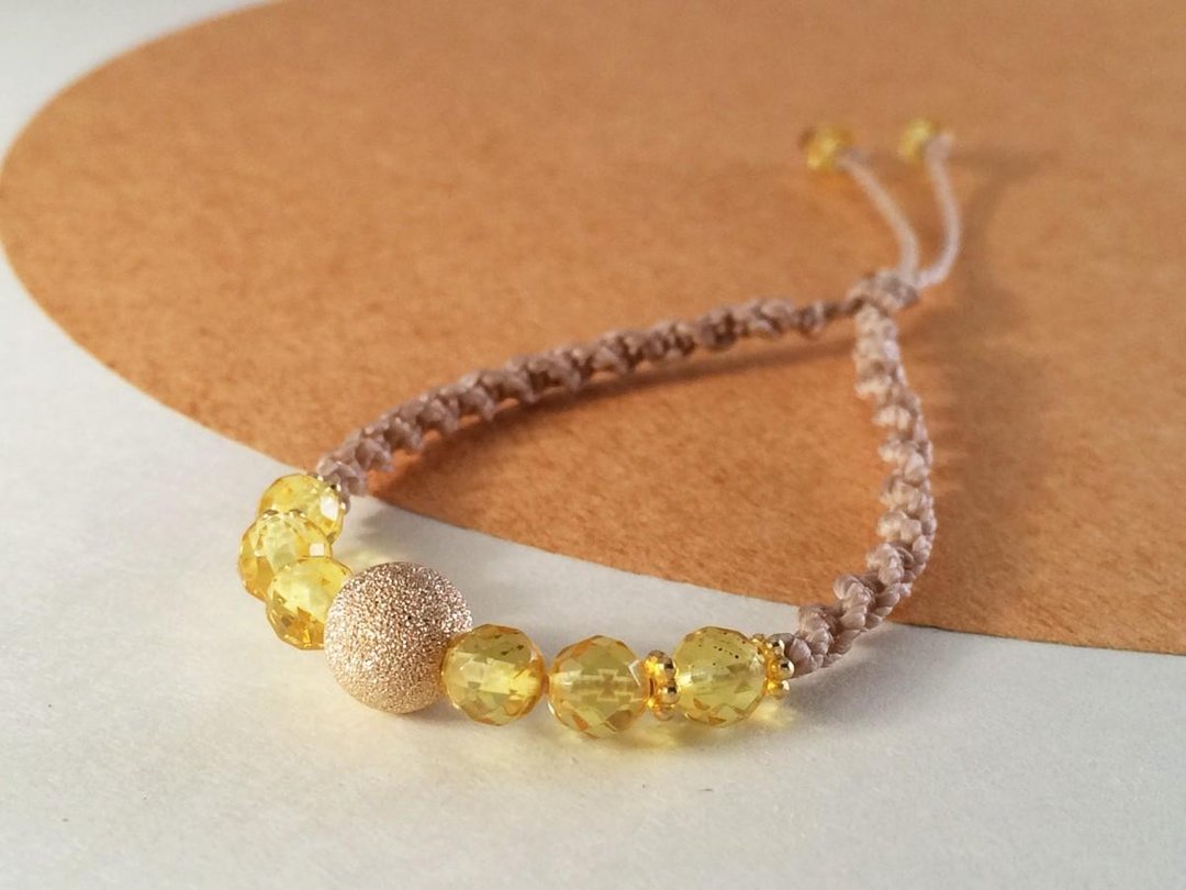 Baltic amber ◇ K14GF macrame bracelet - 手链/手环 - 宝石 黄色