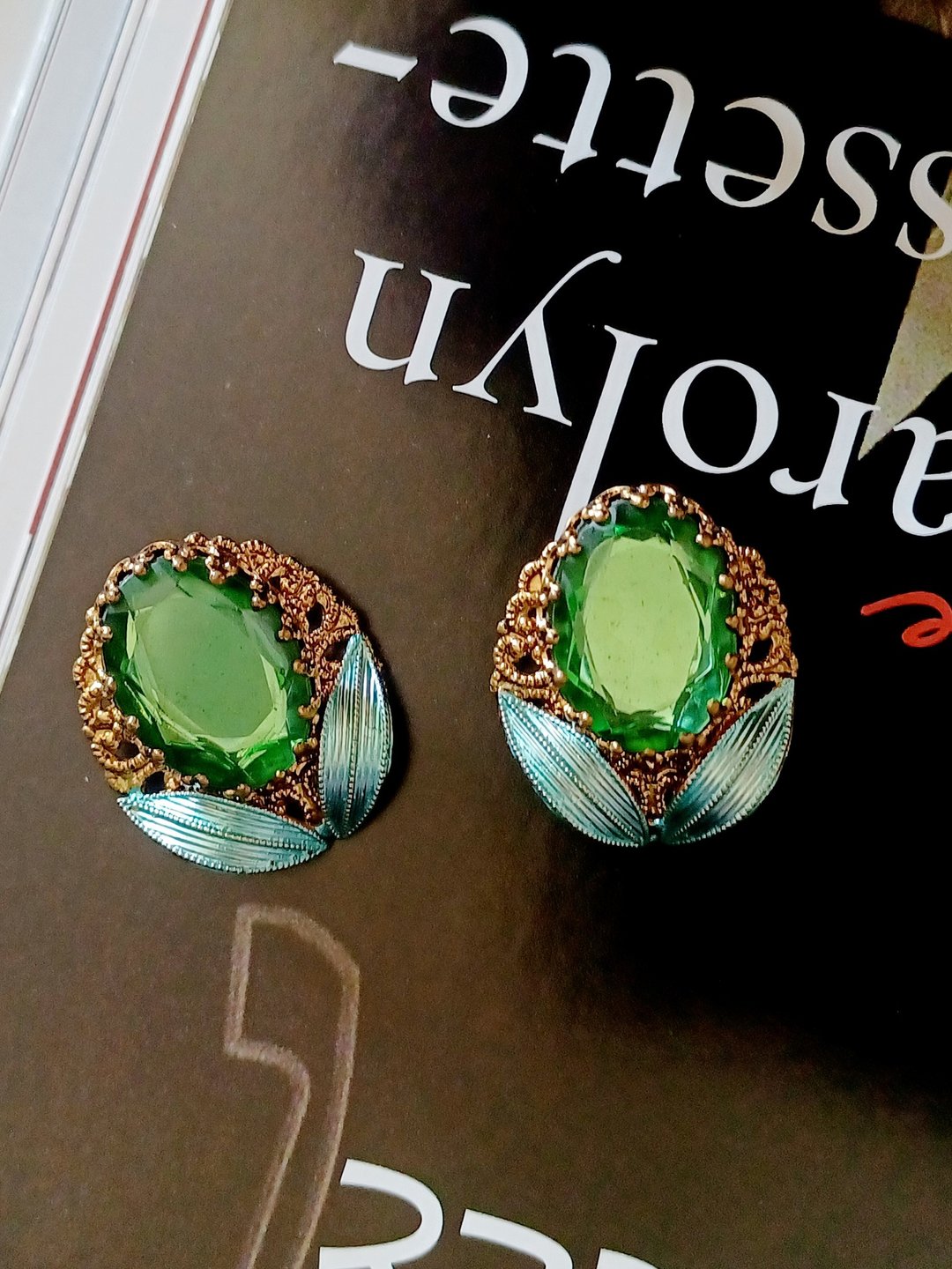 vintage jewelry  西德制 金色花丝绿色水钻珐琅 夹式耳环 - 耳环/耳夹 - 其他金属 