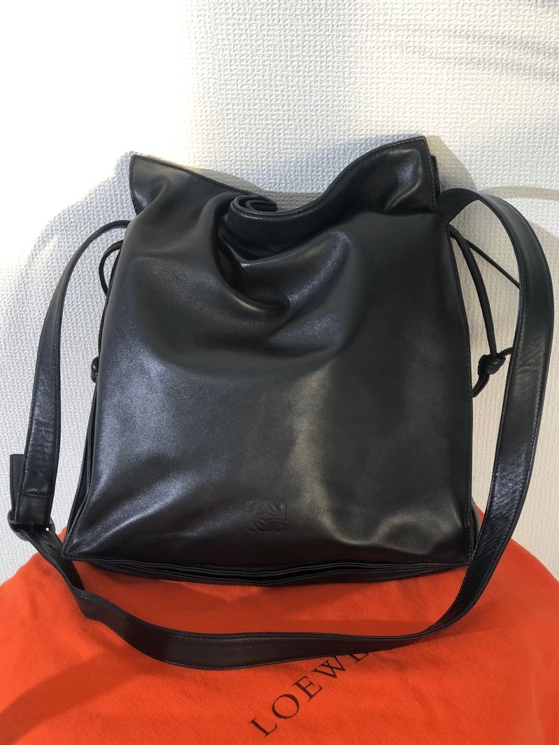 【日本直送，二手包装】LOEWE Anagram Nappa 皮革抽绳单肩包黑Vintage x8dwz4 - 侧背包/斜挎包 - 真皮 黑色