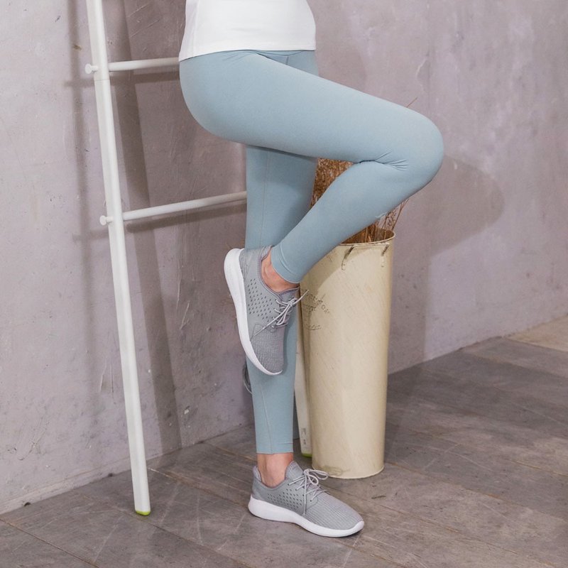 【NAMASTE】Slim 包覆瑜珈裤 - 浅绿灰 - 女装瑜珈服 - 尼龙 灰色
