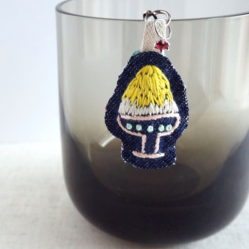 手绣钥匙圈吊饰 刨冰 接单制作 - 钥匙链/钥匙包 - 绣线 黄色