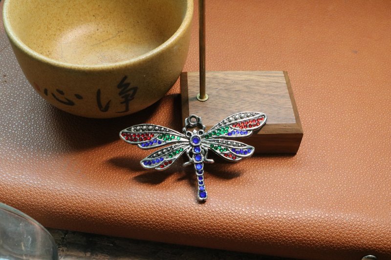 古風帶鑽蜻蜓胸針唯美主義金屬胸花 - 胸针 - 其他金属 多色