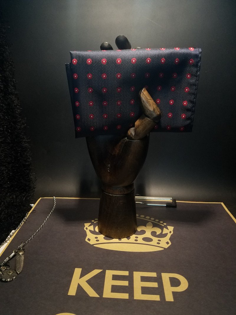 黑色红点点提花口袋巾真丝手帕丝巾 - 手帕/方巾 - 丝．绢 红色