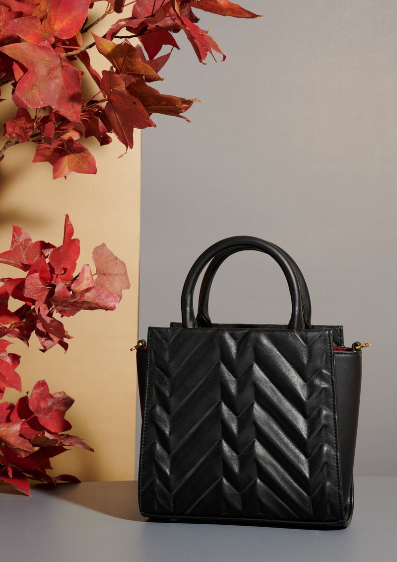 Origami Pleated Bags - 手提包/手提袋 - 人造皮革 黑色