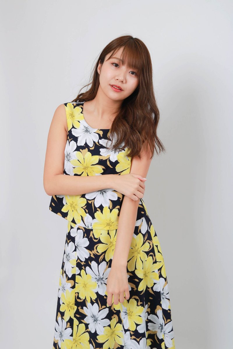 hem spread flower tops YEL made in Japan - 女装上衣 - 其他人造纤维 