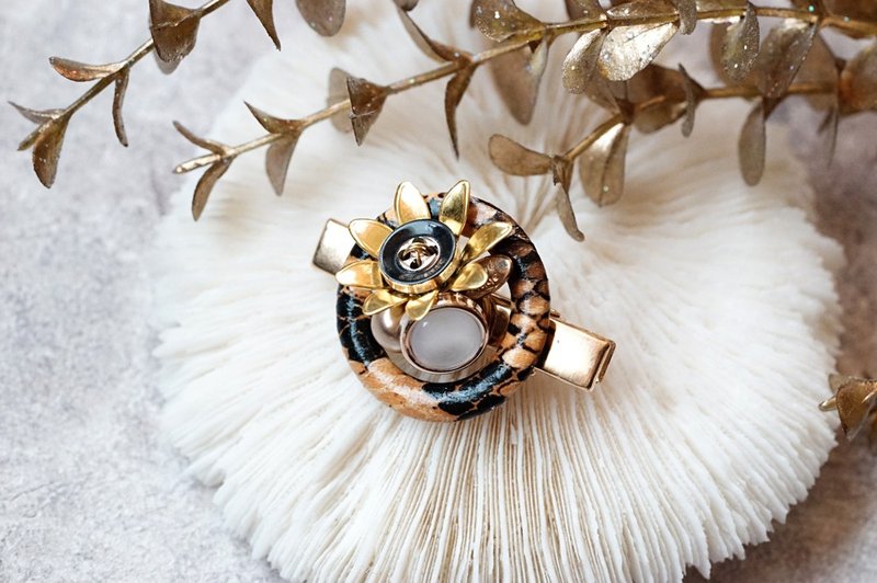 复古皮革钮扣发夹 - 发饰 - 其他材质 咖啡色