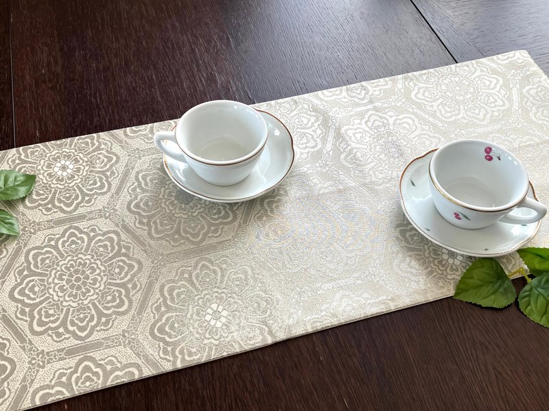 和服带桌中心 PTC002 - 餐垫/桌巾 - 丝．绢 银色