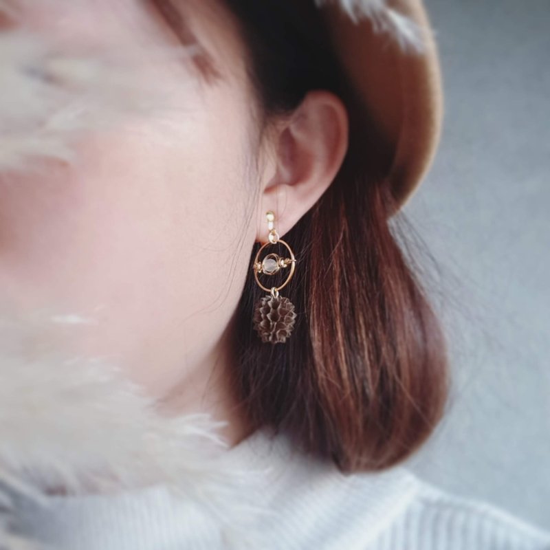 果果耳环 | 旋转星球_1111购物节 双11 优惠商品礼物 - 耳环/耳夹 - 植物．花 咖啡色