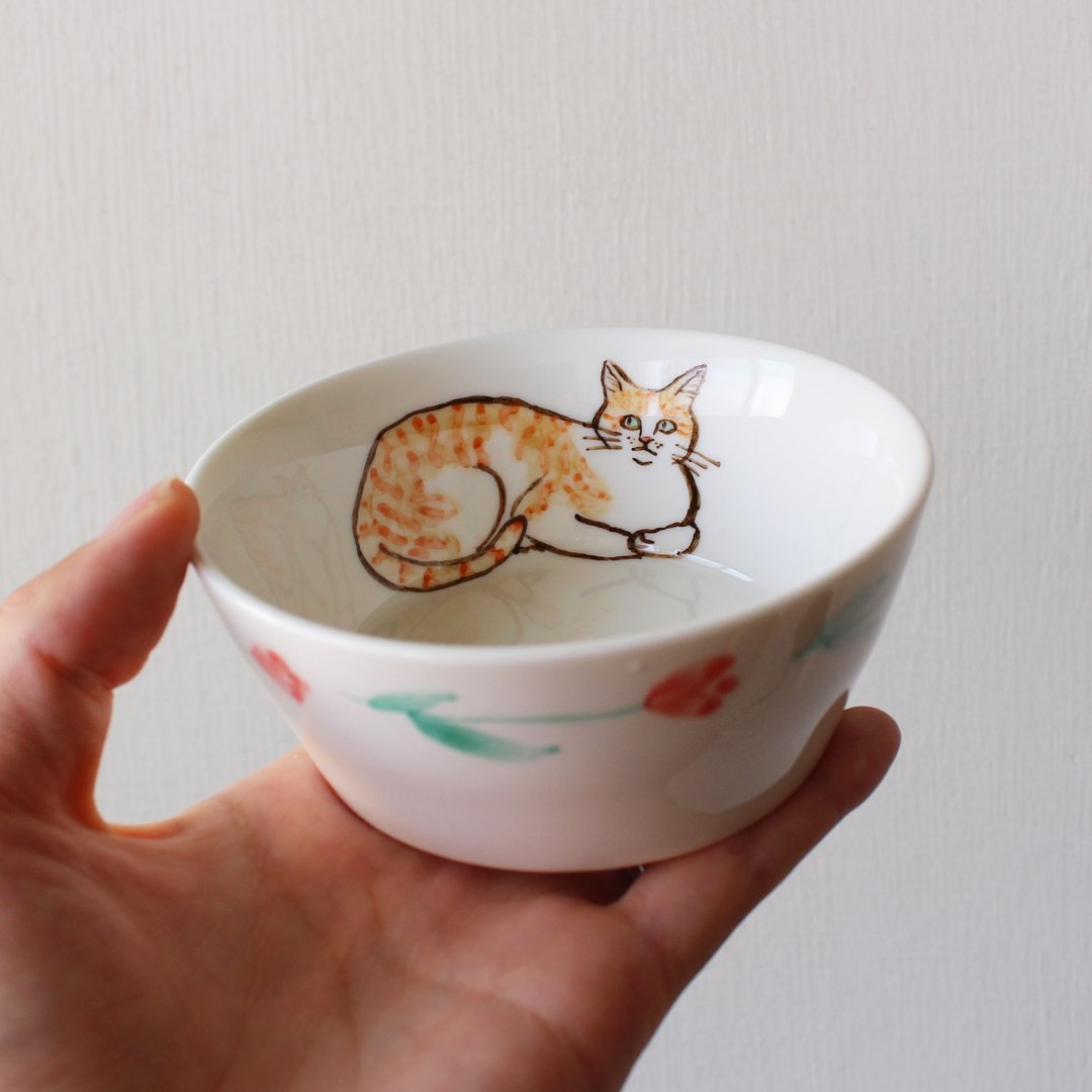 白底虎斑猫和粉红色花　平底小碗 - 碗 - 陶 橘色