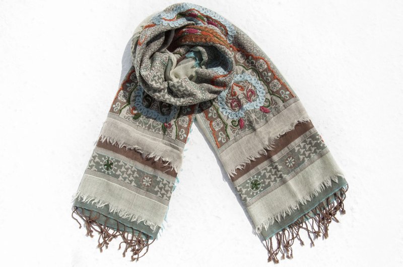 羊绒毯 刺绣毛毯 羊毛盖毯 保暖披肩 寒流必备 水煮羊毛披肩/针织围巾/刺绣围巾/羊绒披巾/喀什米尔Cashmere-花 - 围巾/披肩 - 羊毛 多色